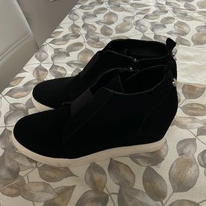 Steve Madden Women's Size 10
Hidden Wedge Sneakers FLAVY
Black Leather Suede